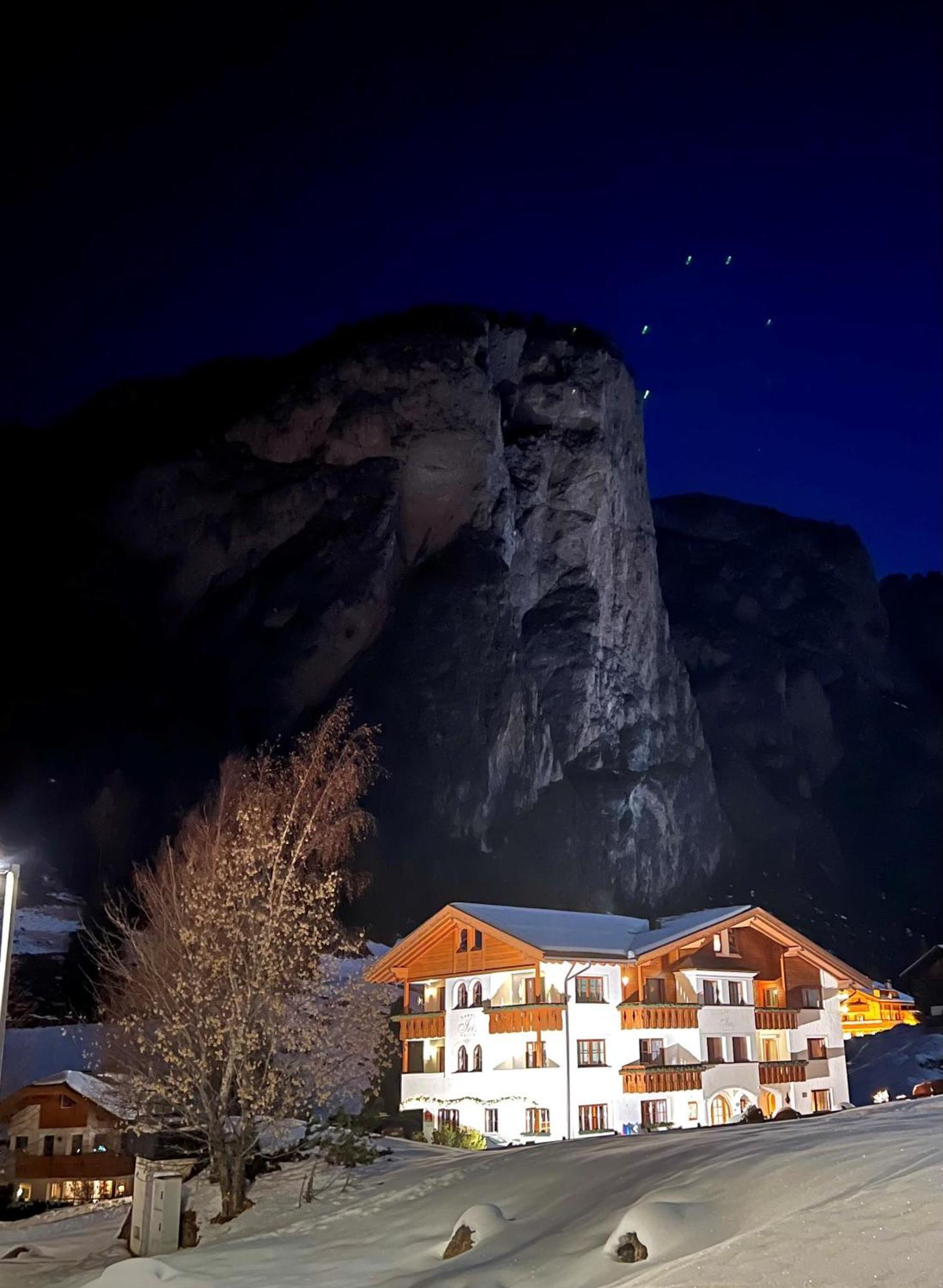 Garni Hotel Iris เซลวาดีวัลการ์เดนา ภายนอก รูปภาพ