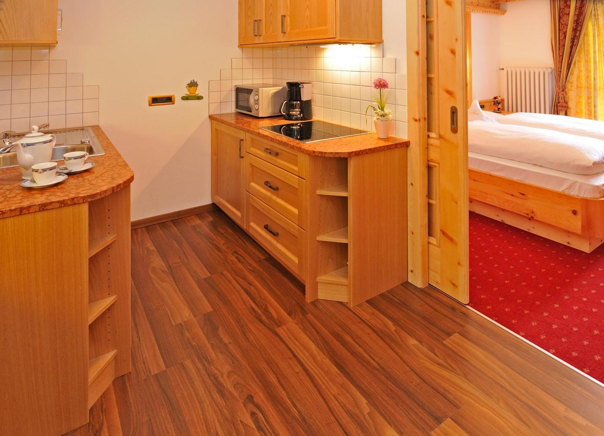 Garni Hotel Iris เซลวาดีวัลการ์เดนา ภายนอก รูปภาพ